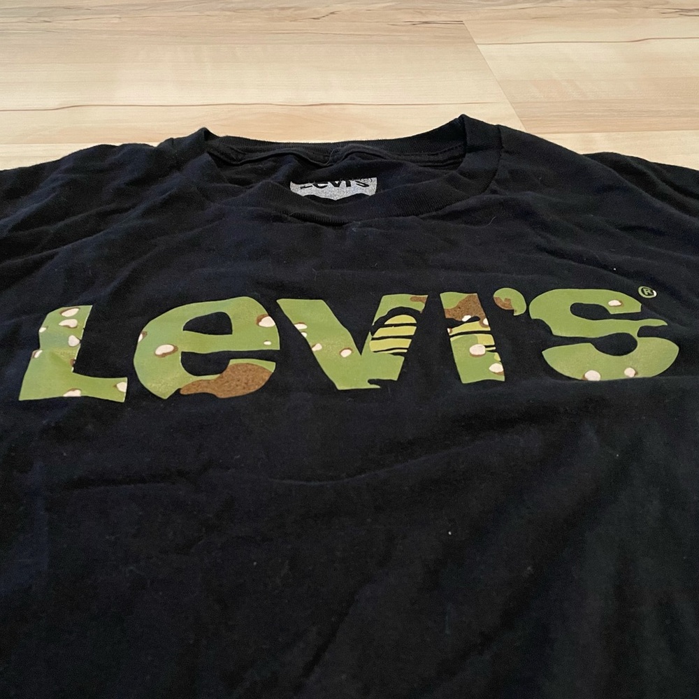 levis tee